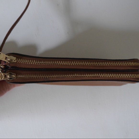 Authentic Coach Brown Leather Wristlet - Picture 6 of 7